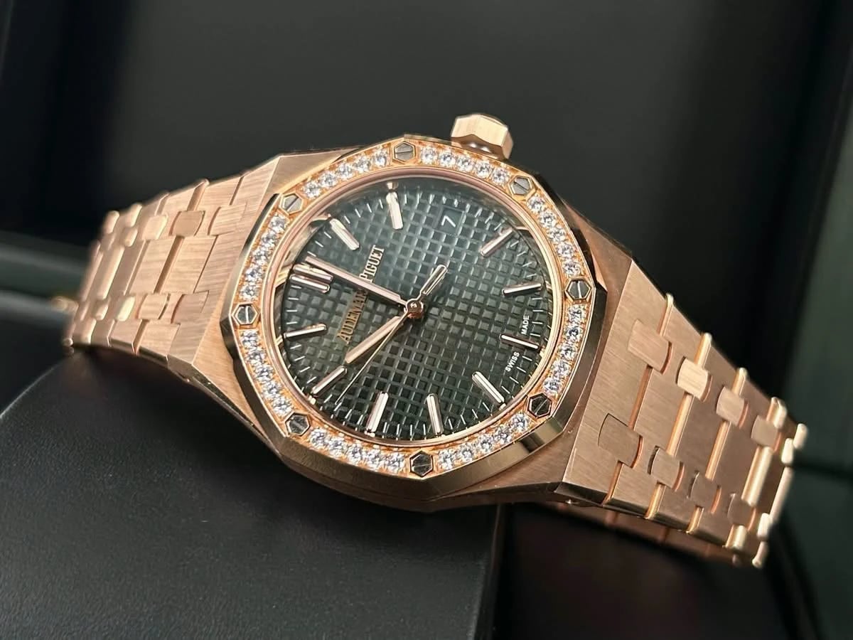 Audemars Piguet Lady Royal Oak Selfwinding 50th Anniversary 15551OR.ZZ.1356OR.03, 45° angle