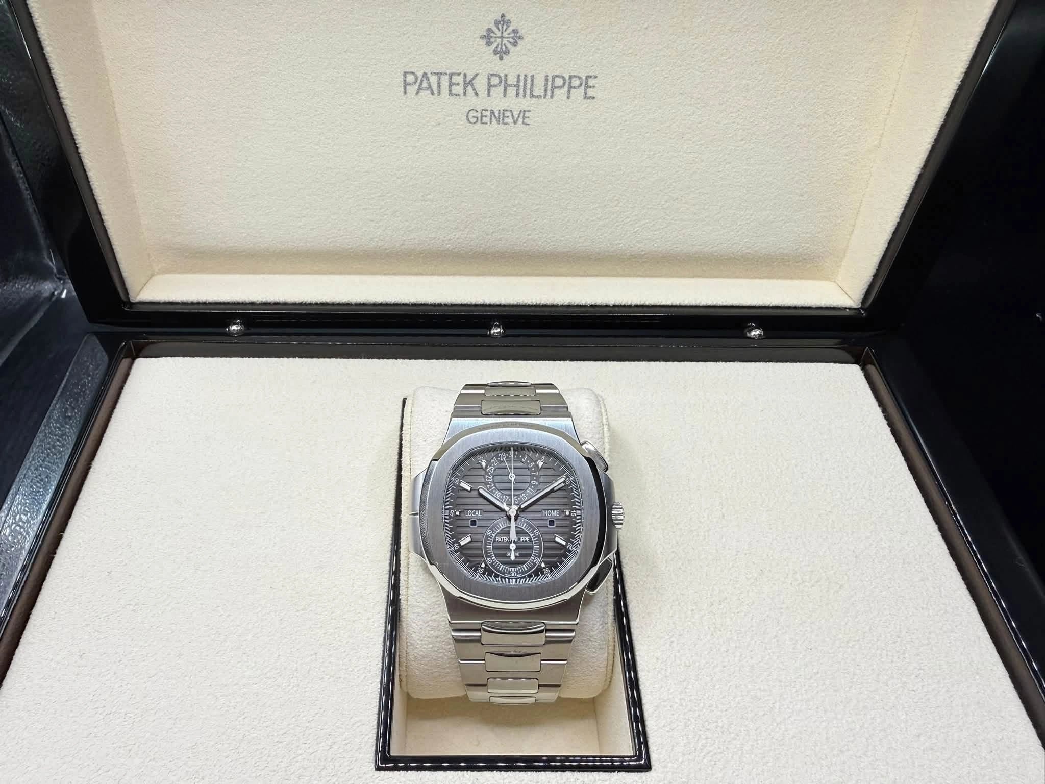 Patek Philippe Nautilus Travel Time Chronograph 5990/1A, photograph 1