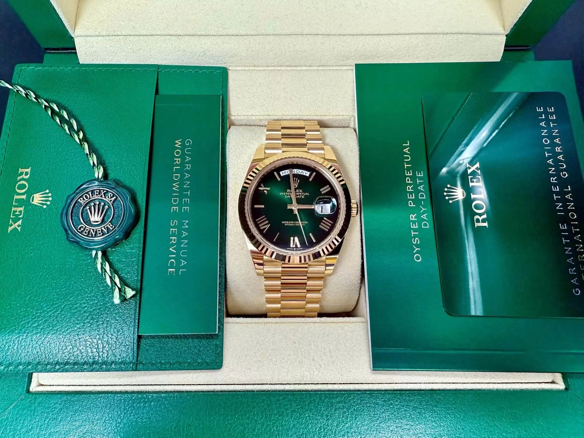 Rolex Day-Date 40 228238, photograph 1