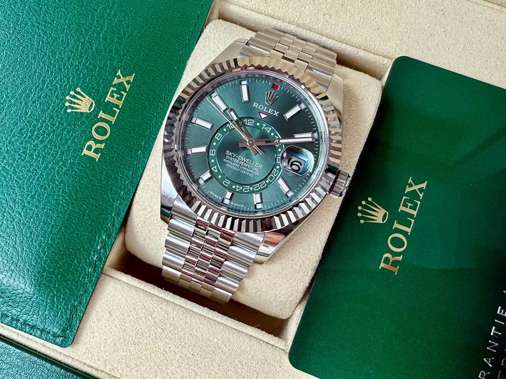 Rolex Sky-Dweller 336934, photograph 1
