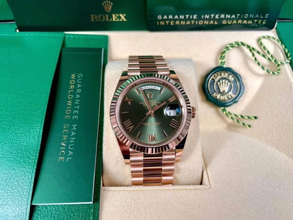 Rolex Day-Date 40 228235, photograph 1