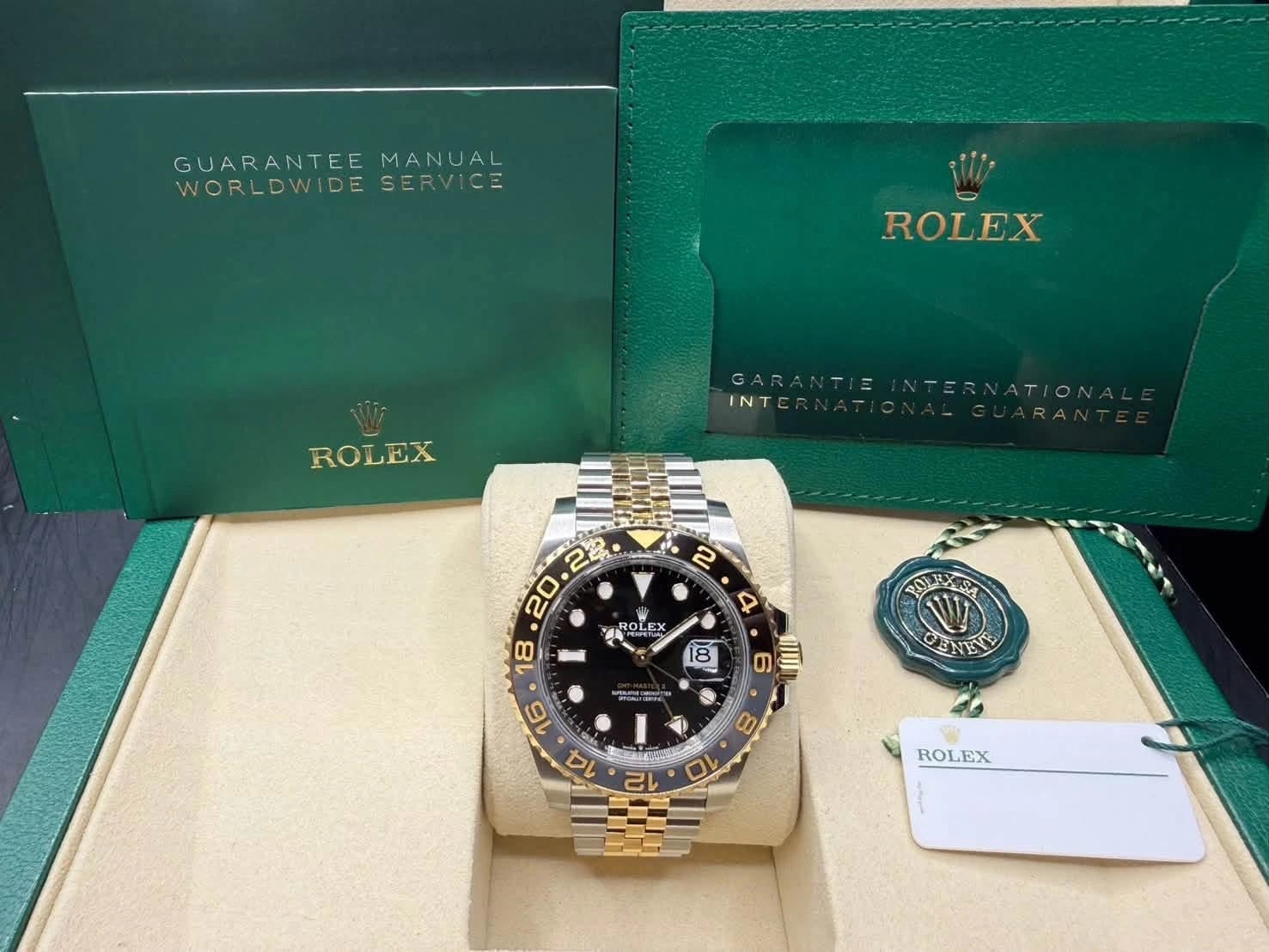 Rolex GMT-Master II 126713GRNR, photograph 1