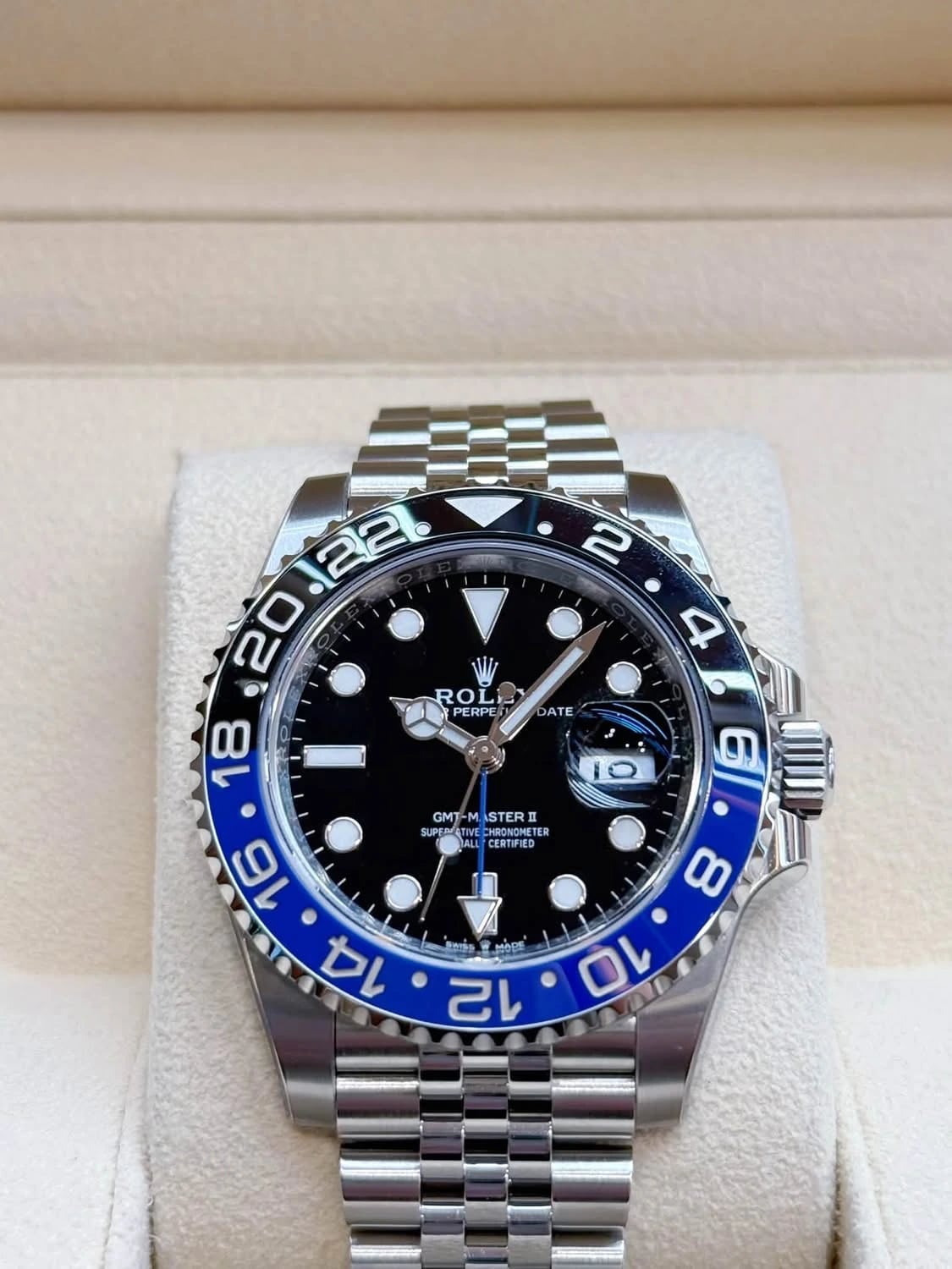 Rolex GMT-Master II 126710BLNR, photograph 1