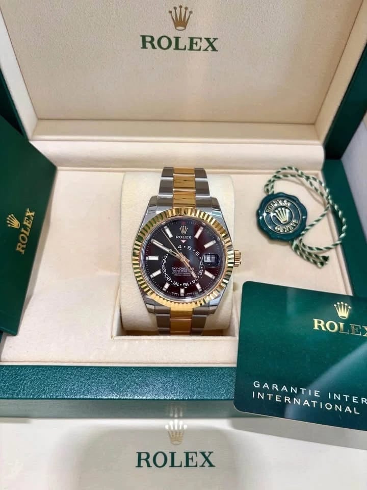 Rolex Sky-Dweller 326933, photograph 1